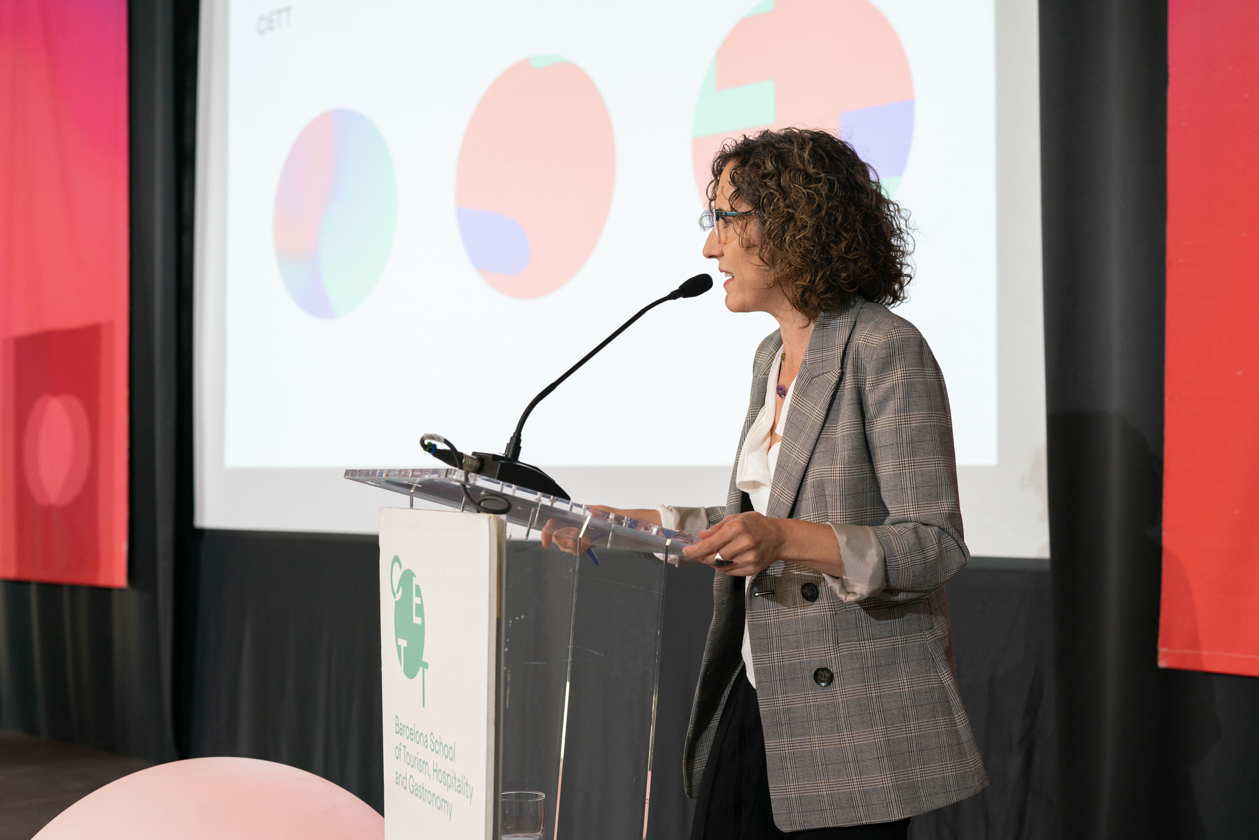 Fotografia de: La ponència de Paula Fernández-Ochoa en 3 frases | CETT